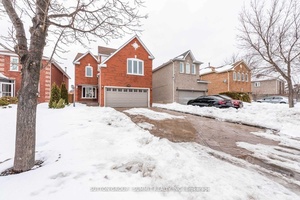 Beautiful Executive Sun Filled Home With 4 Bedrooms amp ; 2.