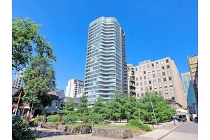 Sophisticated Corner Suite in the Heart of Yorkville.