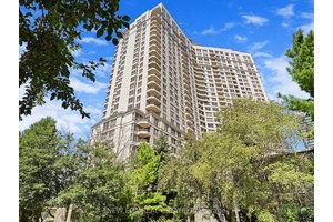 Welcome to luxury living in the heart of Mississauga !