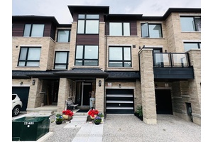 New built 3 bedroom 4 bathroom townhouse in prime location.