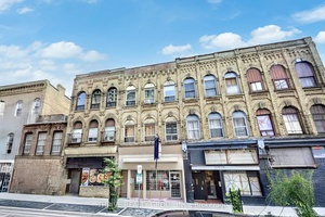 Welcome to this stylish, fully furnished, all inclusive 1 bedroom, 1 bath unit in the heart of downtown London.