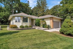 Charming, Accessible Home in the Heart of Picton !