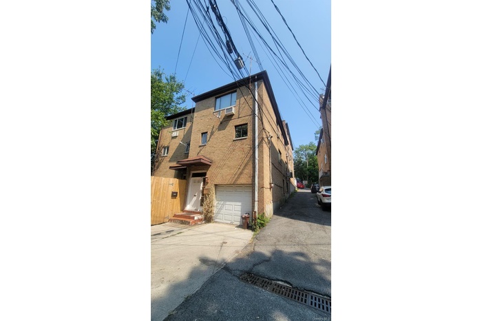 View of front of home featuring a garage and driveway