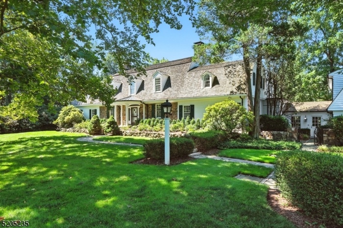 Old Stone Cottage-Short Hills