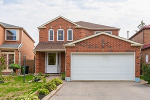 Discover this spacious family home, perfectly designed for both everyday living and entertaining The main floor features a generous sized, combined living and dining room, an eat in kitchen with ...
