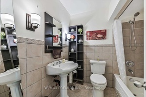 Beautifully Renovated 1 Bedroom Apartment in Prime North York Location.
