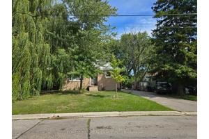 Fantastic opportunity at 3 Lister Dr.