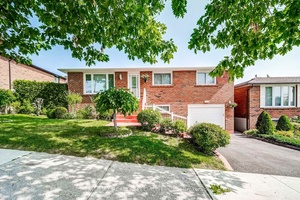 Welcome to 141 Zima Cres in the heart of Bradford !