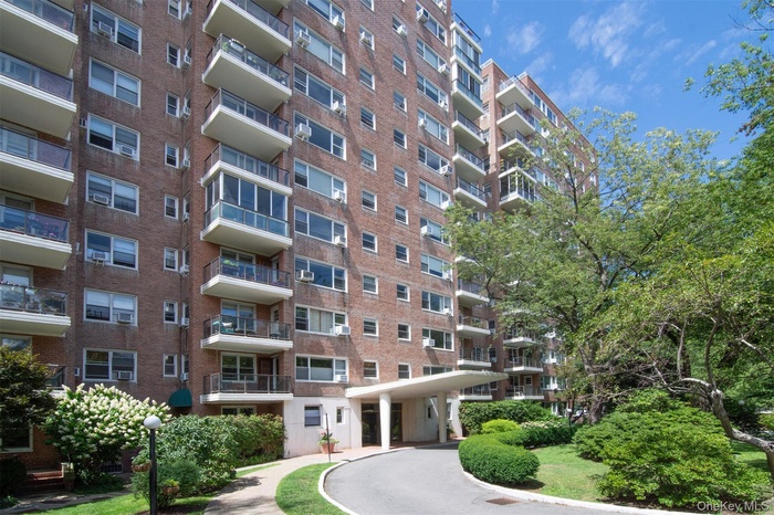 View of apartment building / complex