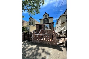 Lovely 1 family house. Just pack your belongings and move in.