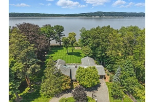 MODERN, TURN KEY LUXURY LIVING ON THE HUDSON amp ; STEPS TO ALL !