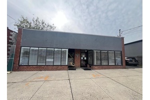 This well maintained commercial property offers a rentable building area of 3, 100 sqft and generates an annual income of 76, 800.