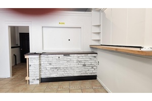 Great Storefront Location On Simcoe Street South.