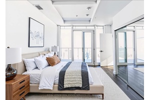 RARE 2 PARKING SPACES 2 Bed flex amp ; 2 bathroom unit in the highly anticipated M City.