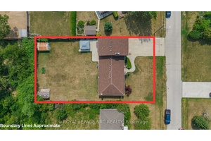 One. of. a. Kind Legal DUPLEX on a Huge Lot !