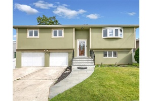Wide Line Hi Ranch 4 5 Br, 2 Full Baths in Ocean Harbor.
