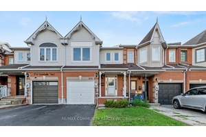 Fabulous Freehold Townhome in a sought after North Oshawa subdivision !