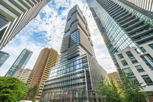 Immaculate 2 bedroom unit with 2 bathrooms in the luxury condo of 55 Charles In Yorkville !