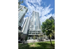Available Nov 1st ! Luxury 3 Bedroom Ivy Condo South West Corner Unit with Premium Finishes amp ; Laminate Flooring Throughout.