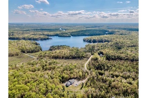 Versatile Living Just Minutes from Gravenhurst !