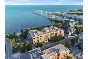 Experience lakeside living at its finest in the sought after Port Credit community.