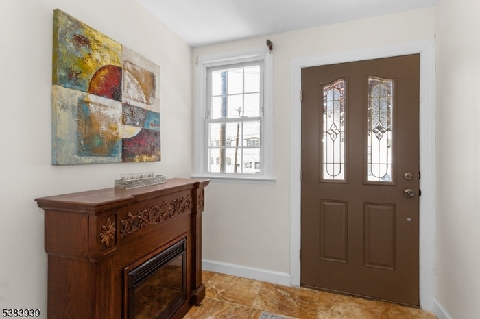 Entry den