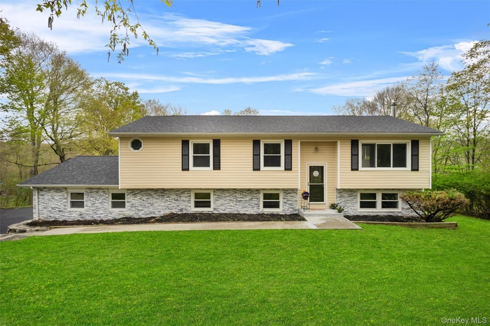 Raised ranch with a front lawn