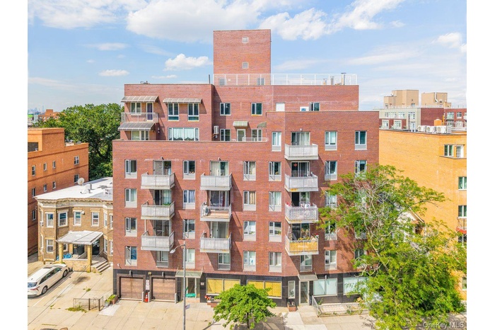 View of apartment building / complex