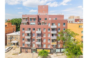 Just listed ! This rare 1 bedroom, 2 bath condo with a balcony and private garden is now available in the heart of Flushing.