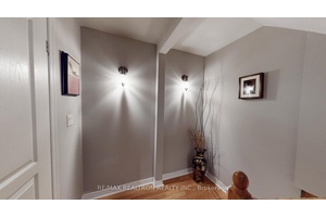 Welcome to this sun filled 3 2 bedroom linked only by garage home offering 2, 112 sq ft above ground of luxurious living space in one of Oak Ridges most ...
