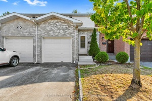 This 3 bedroom, 1. 5 bathroom two storey townhouse is ready for new owners !