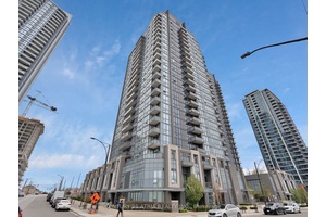 Welcome to this bright and stylish 2 bedroom, 2 bathroom corner condo in the heart of Mississauga.