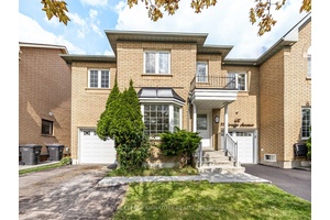 Fantastic Opportunity in the Highly Sought After Sandringham Wellington Community !