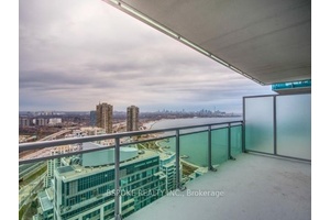 Live by the Lake Bright amp ; Stylish 1 1 with Sweeping Views !