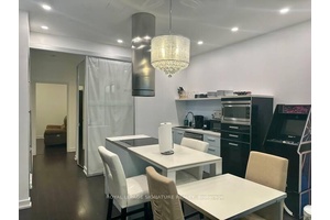 Large 3 Bedroom Townhouse in the Centre of downtown, Close to everything.