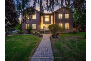Welcome to 8 Tivoli Avenue in Richmond Hill, a grand and elegant 5 bed, 5 bath residence that blends classic sophistication with tasteful modern updates.