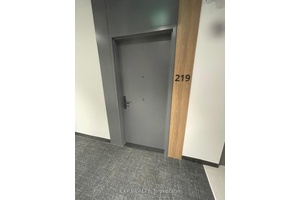 Experience stylish urban living in this beautifully designed 1 bedroom Den, 1 bathroom apartment at The Monterey in Ottawa's desirable Pineview neighborhood.