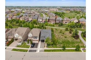 Absolutely stunning BUNGALOFT 2 Bedrooms On the Main Floor in a highly sought after Caledon neighbourhood !