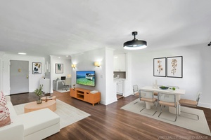 Manhattan Living In Mineola.