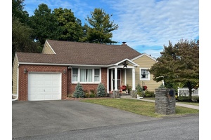 This well maintained split level home is located in the Hudson Valley, and in one of Kingston's most desirable neighborhoods, minutes away to shopping, schools, art galleries, historic districts, Hudson ...