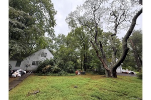 This Diamond in the Rough Could Be Yours !