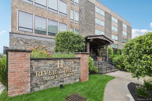 Welcome to riverfront living at its finest in this 3 bedroom, 3 bath residence at River House in Hudson Harbor.