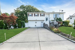 Welcome to this spacious and well kept Hi Ranch located in Bay Shore.