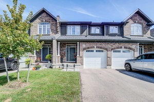 Stunning, move in ready modern townhome in Stratford !