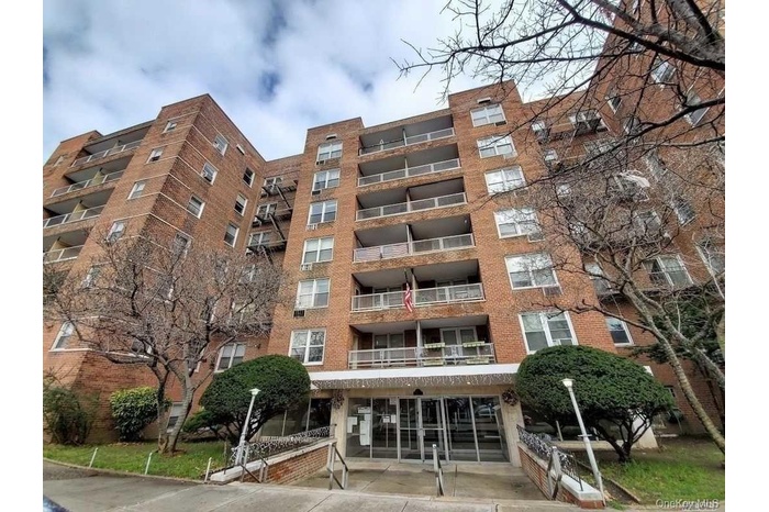 View of apartment building / complex