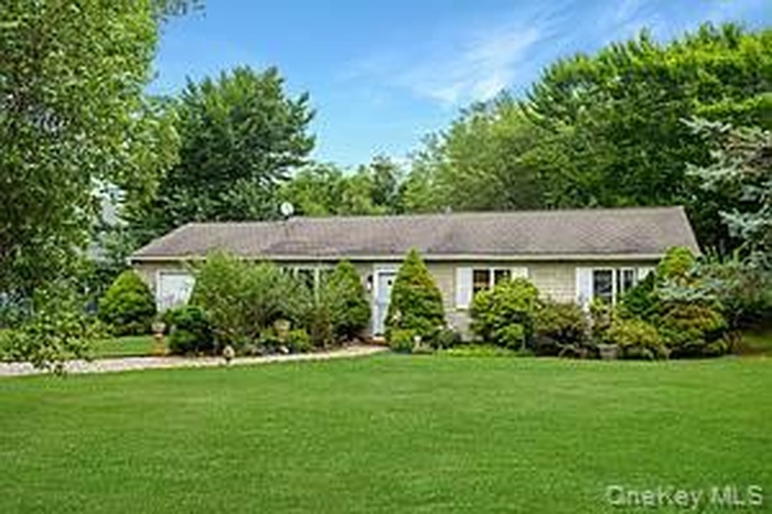 Single story home featuring a front yard