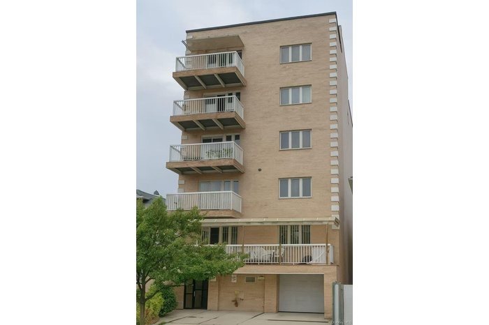 View of apartment building / complex