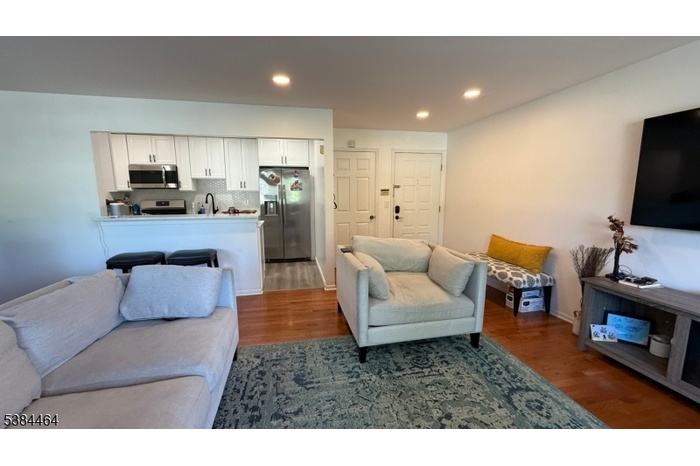 Living Room/Kitchen