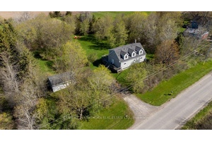 The Black Forrest short term accommodation features a 3 bed 2 bath Cape Cod style farmhouse and a detached garage, perfectly setback inside its tree lined property.