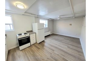 Perfect Location ! Spacious 1 Bdrm Apartment In Unique, N.